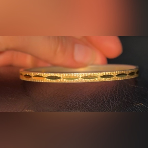 Monet 9.5 Inch Diamond Cut Bangle Bracelet Gold Tone - Picture 1 of 4